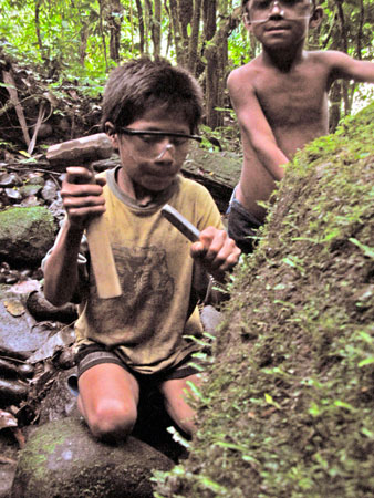 Children sculpting together at a Second World Wheel site, 2007